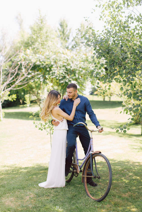 engagement shoot with bicycle
