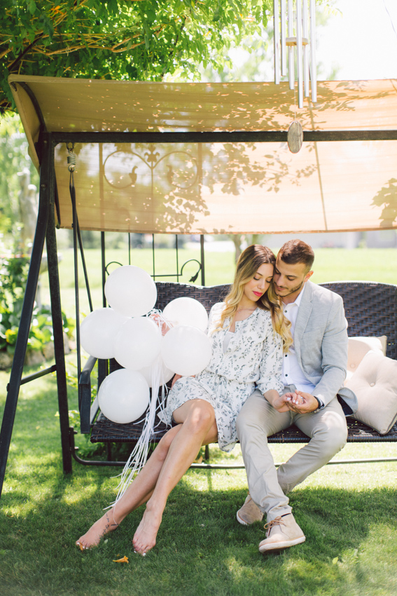 engagement shoot baloons