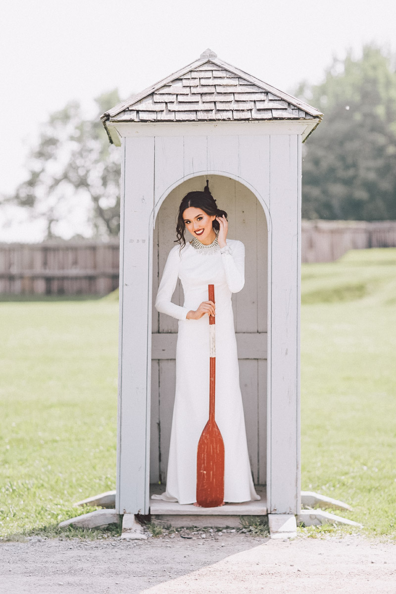 bride with red paddle