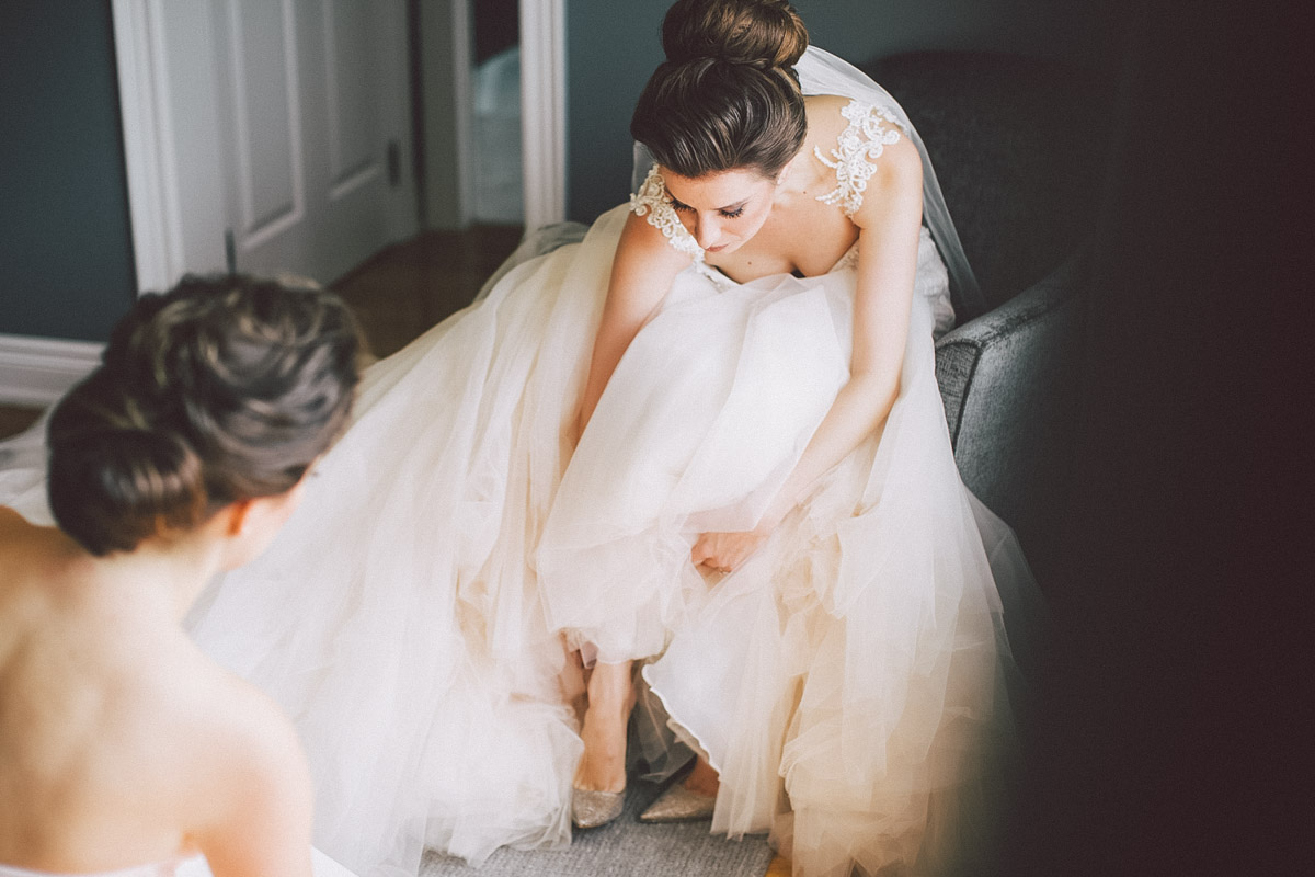 bride preparing for the wedding day