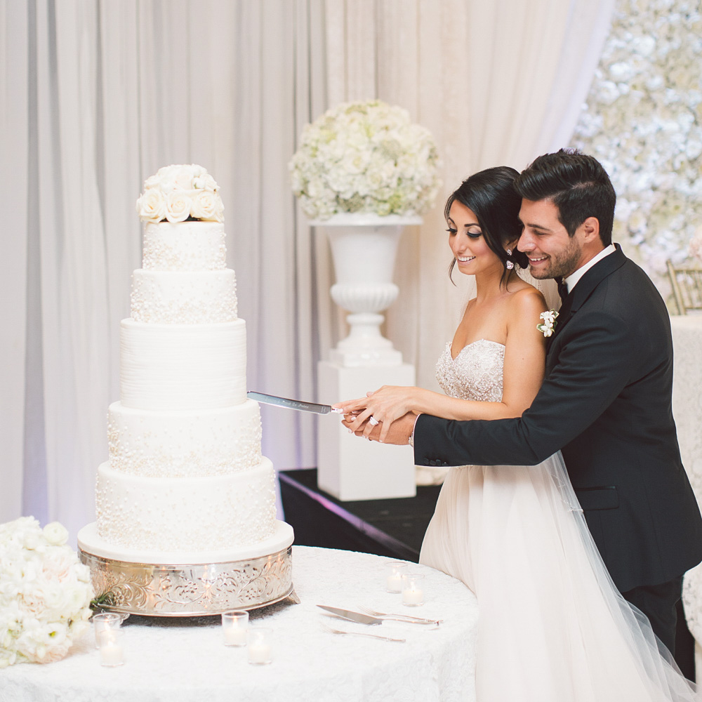 cake cutting at hazelton manor
