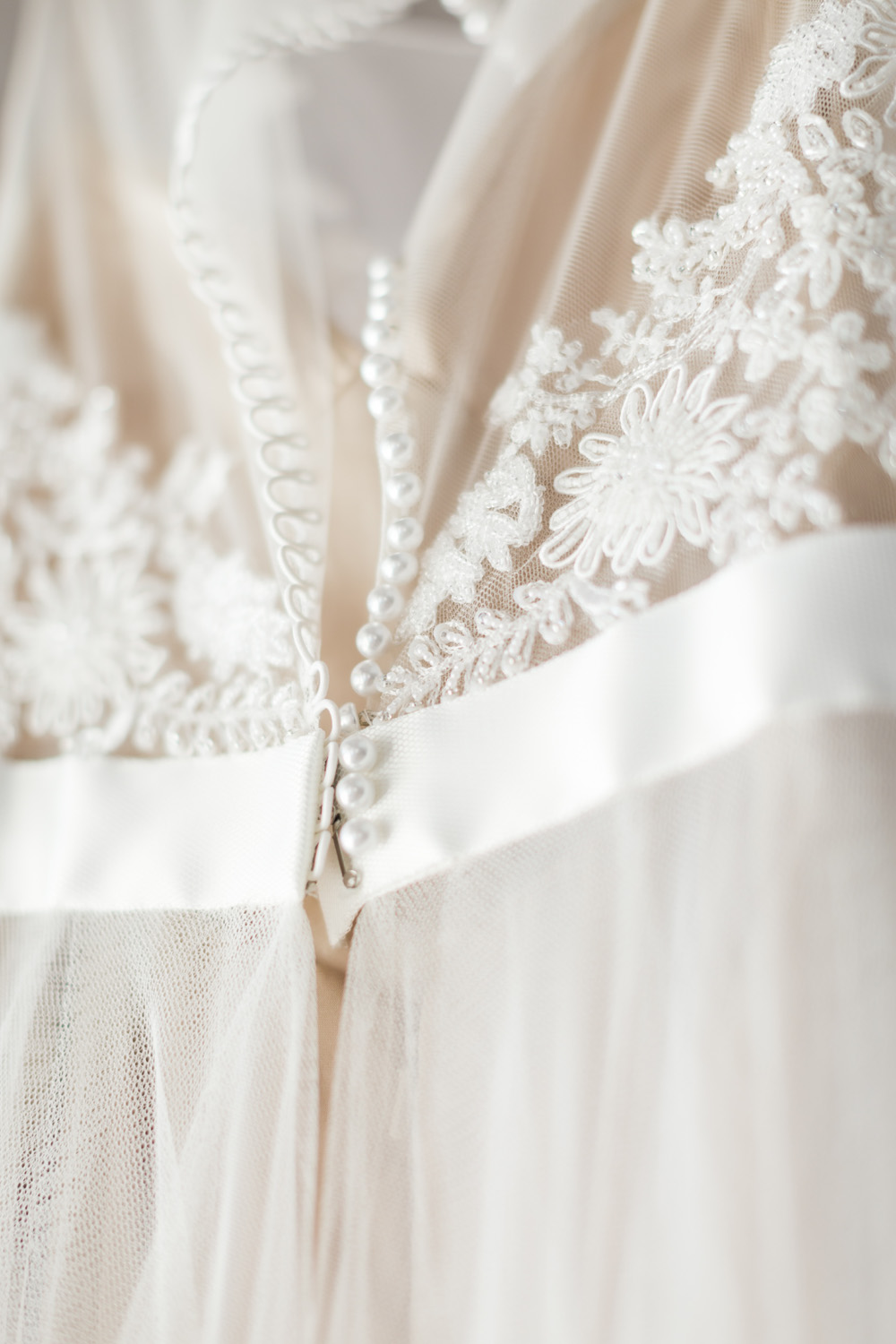 back of the brides dress