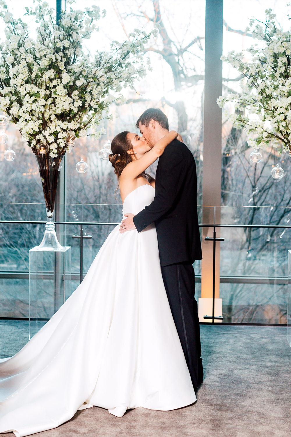 husband and wife kiss