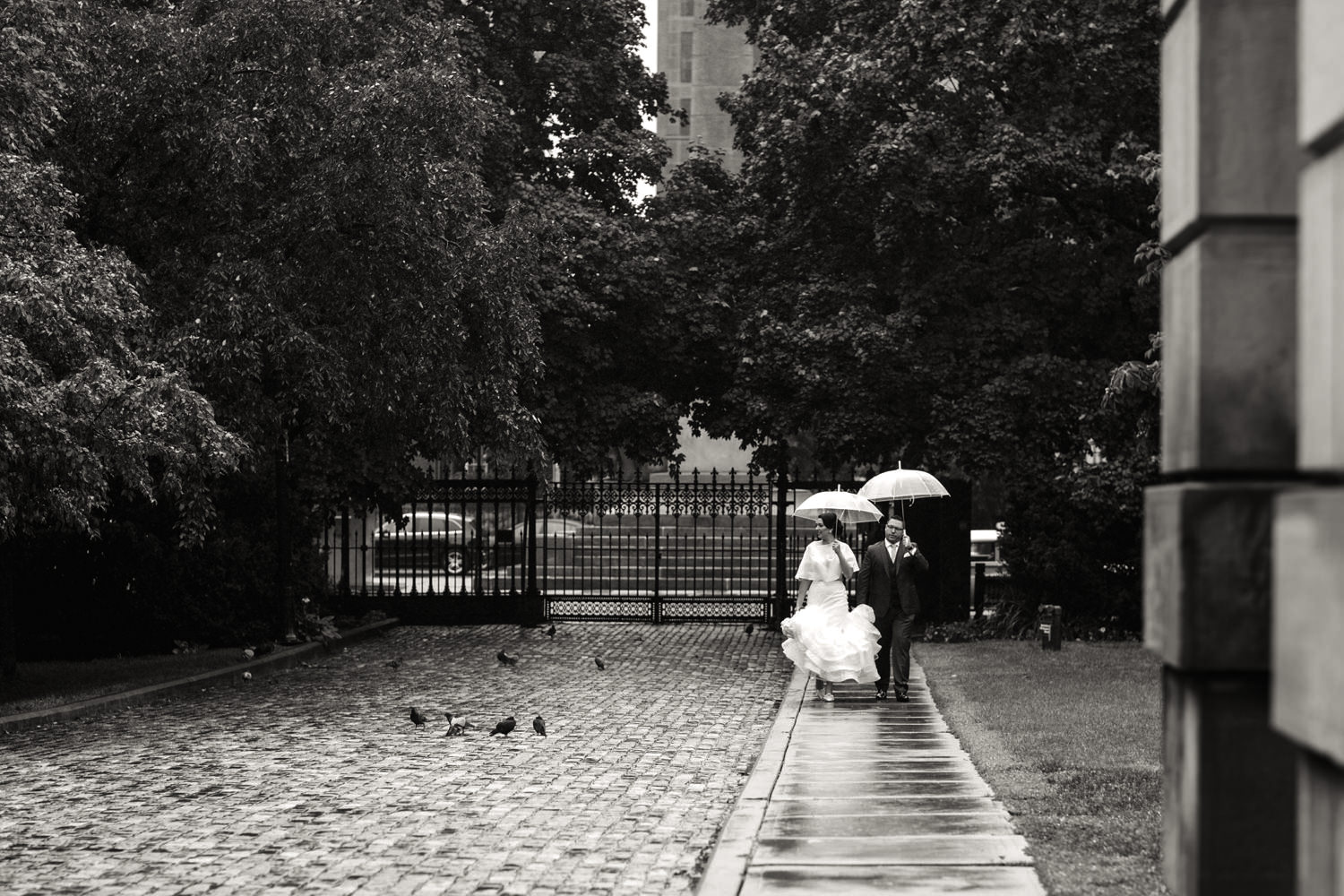 Tips For A Rainy Wedding Photos
